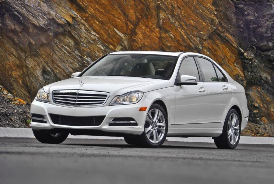  Mercedes-Benz C300 4Matic 2012 года  (фото 1 из 9)